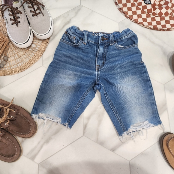 Boys size  7, [Cat & Jack] cutest distressed blue jean shorts with - Picture 1 of 10